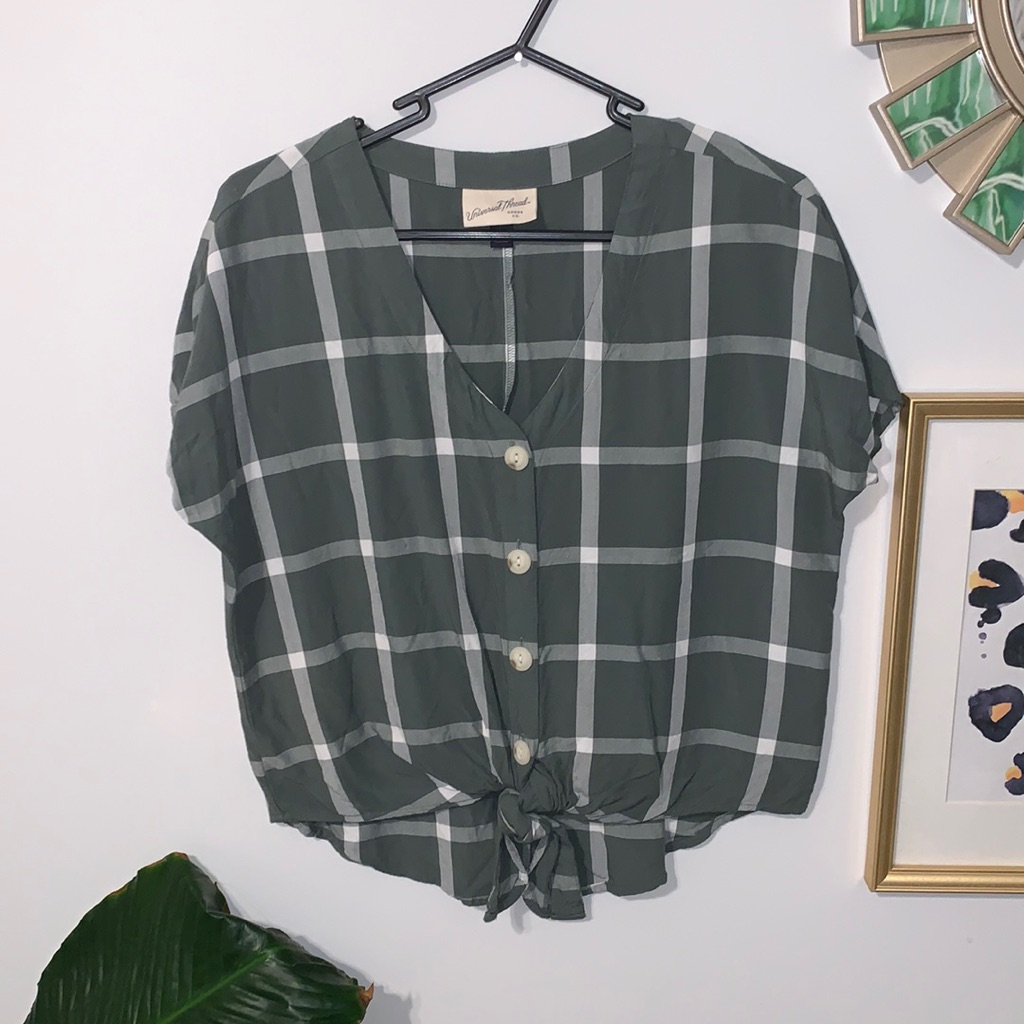 Universal Thread Xs Button Down Top